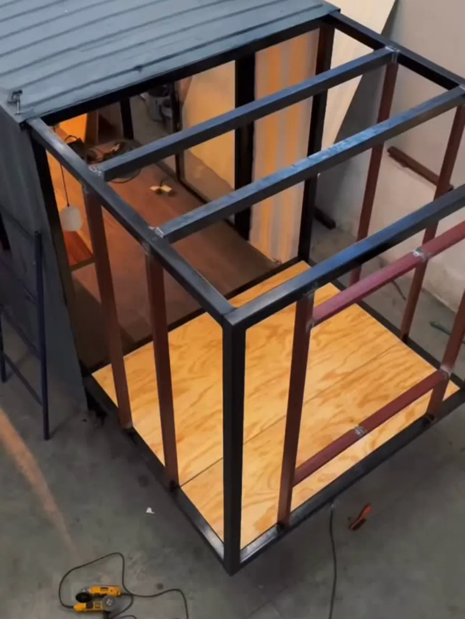 Estructura de acero de un módulo prefabricado en taller